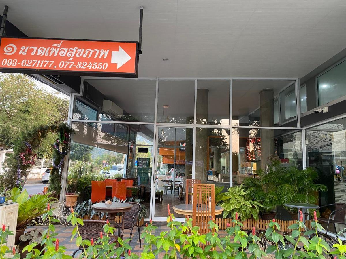 Tanatnan Hotel Ranong Exterior photo
