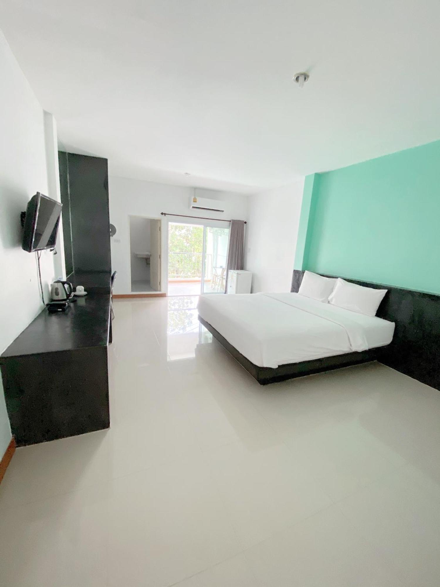 Tanatnan Hotel Ranong Exterior photo