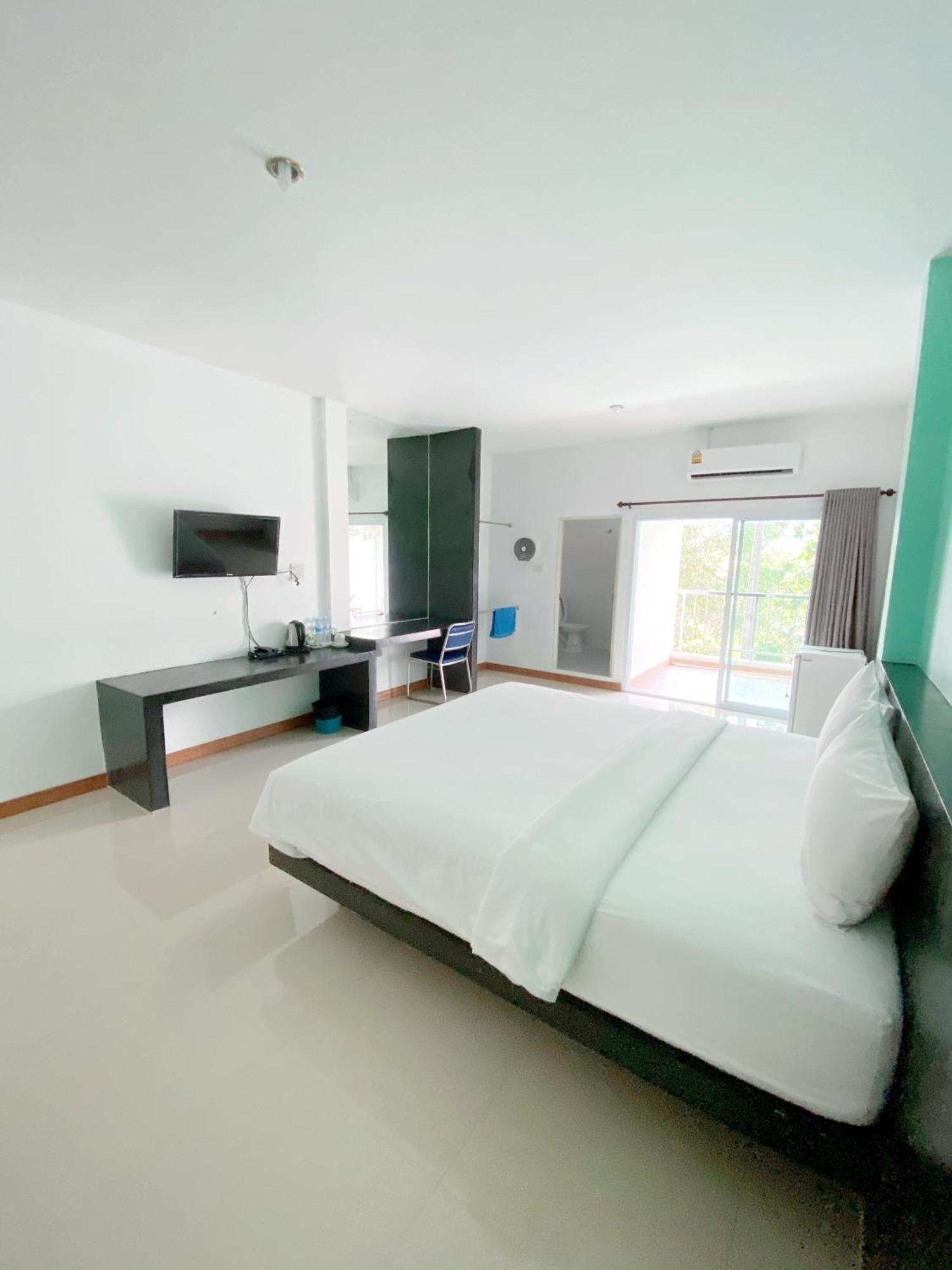 Tanatnan Hotel Ranong Exterior photo