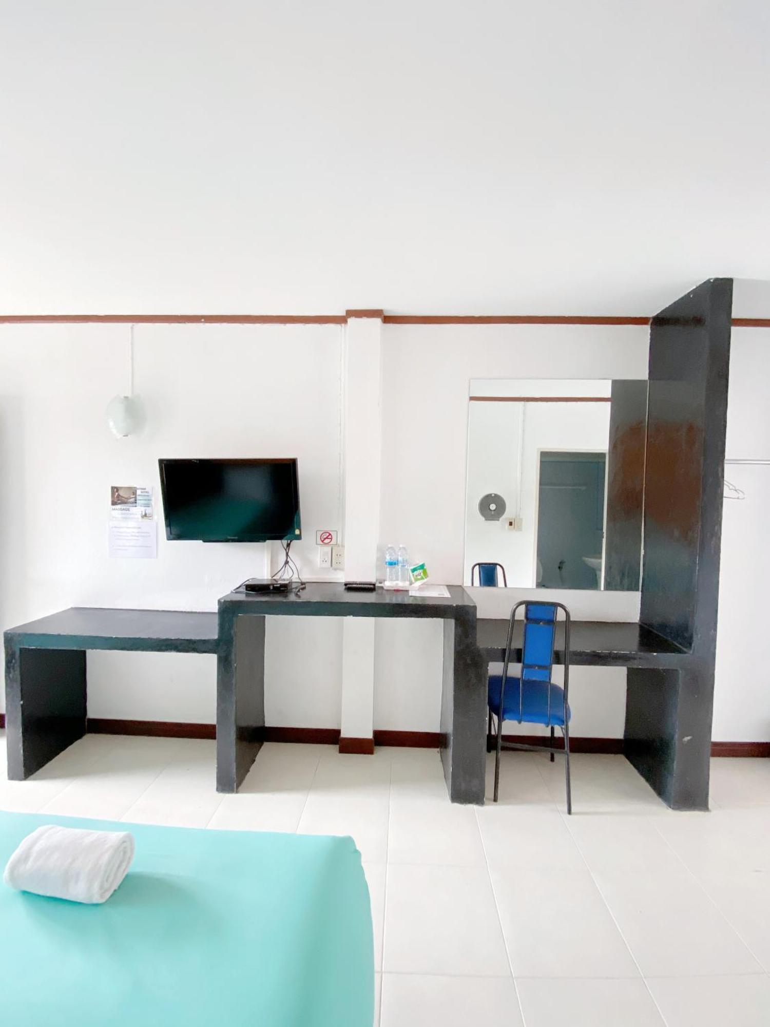Tanatnan Hotel Ranong Exterior photo