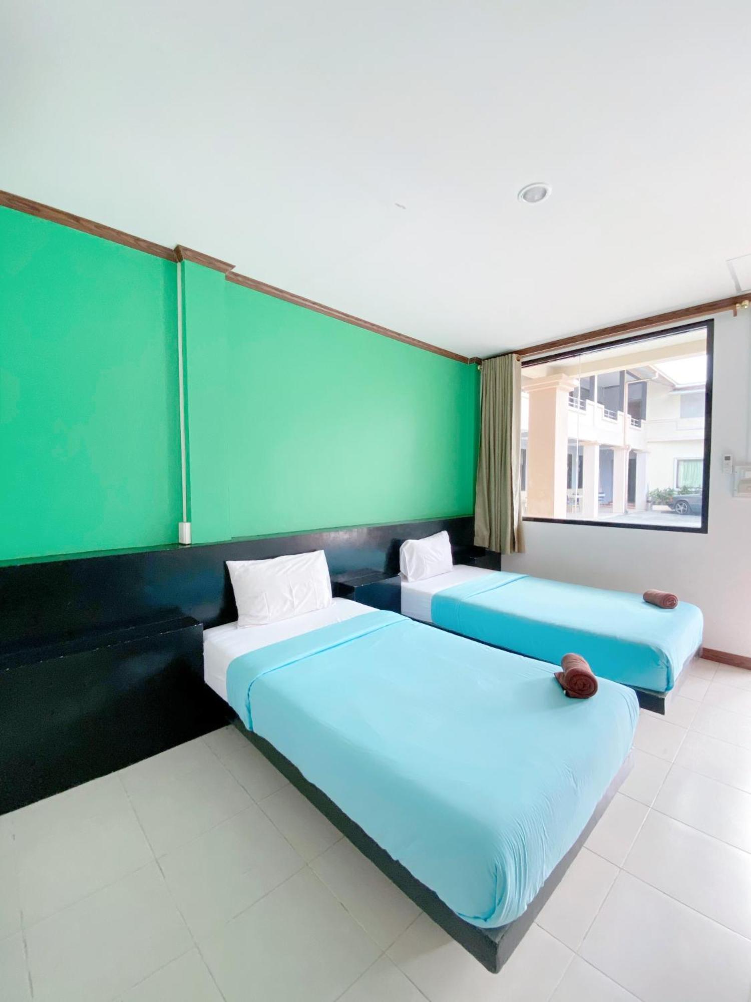 Tanatnan Hotel Ranong Exterior photo